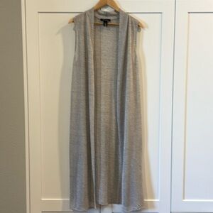 White House Black Market light gold sleeveless duster